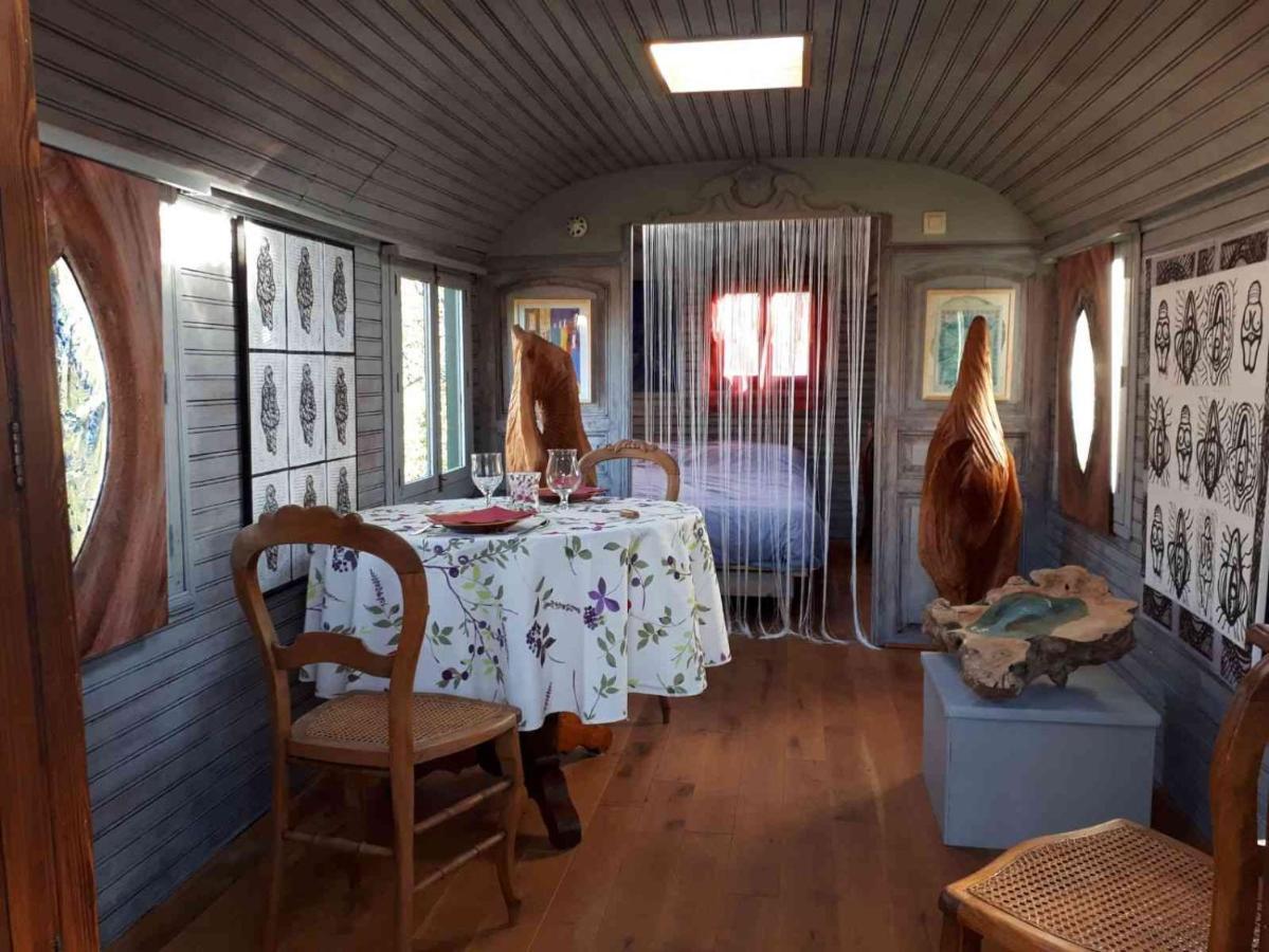 Goutroux Le Fond De La Biche Bed & Breakfast エクステリア 写真